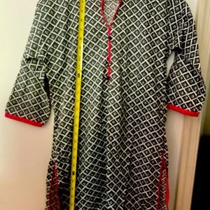 Woman’s Indian kurta